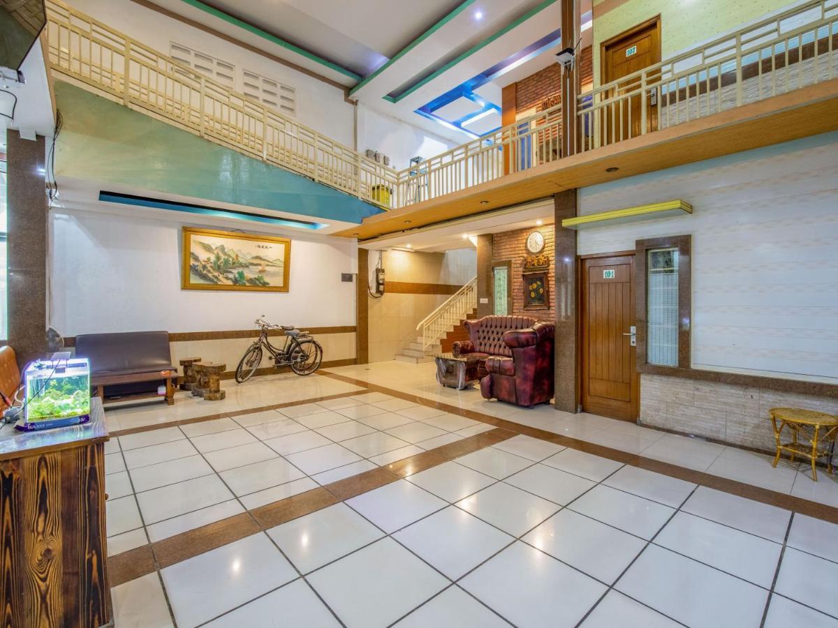Hotel Sahabat 2 Джакарта Екстериор снимка